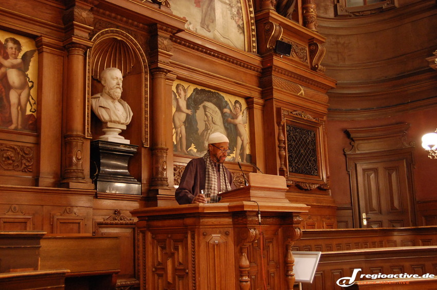 Yusef Lateef bei seinem Vortrag in der altehrwürdigen Aula der Universität Heidelberg.